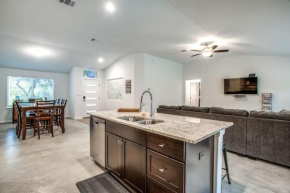 Spacious Lake Travis getaway with boat parking